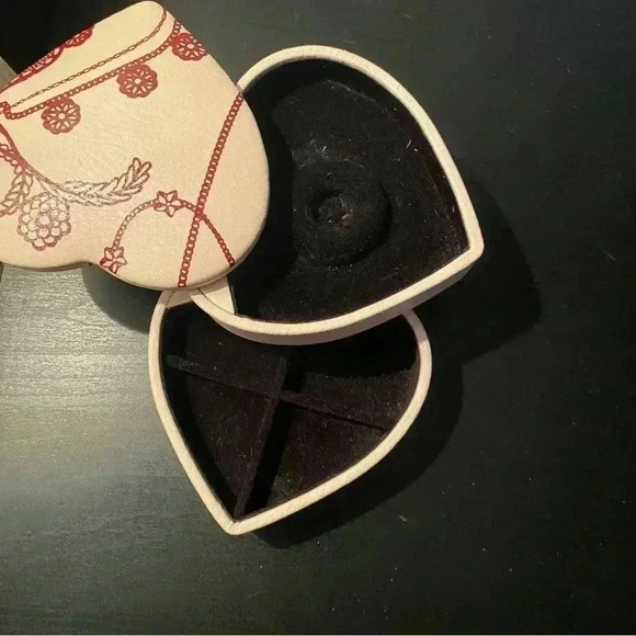 Pandora Heart Jewelry Case - Picture 3 of 5